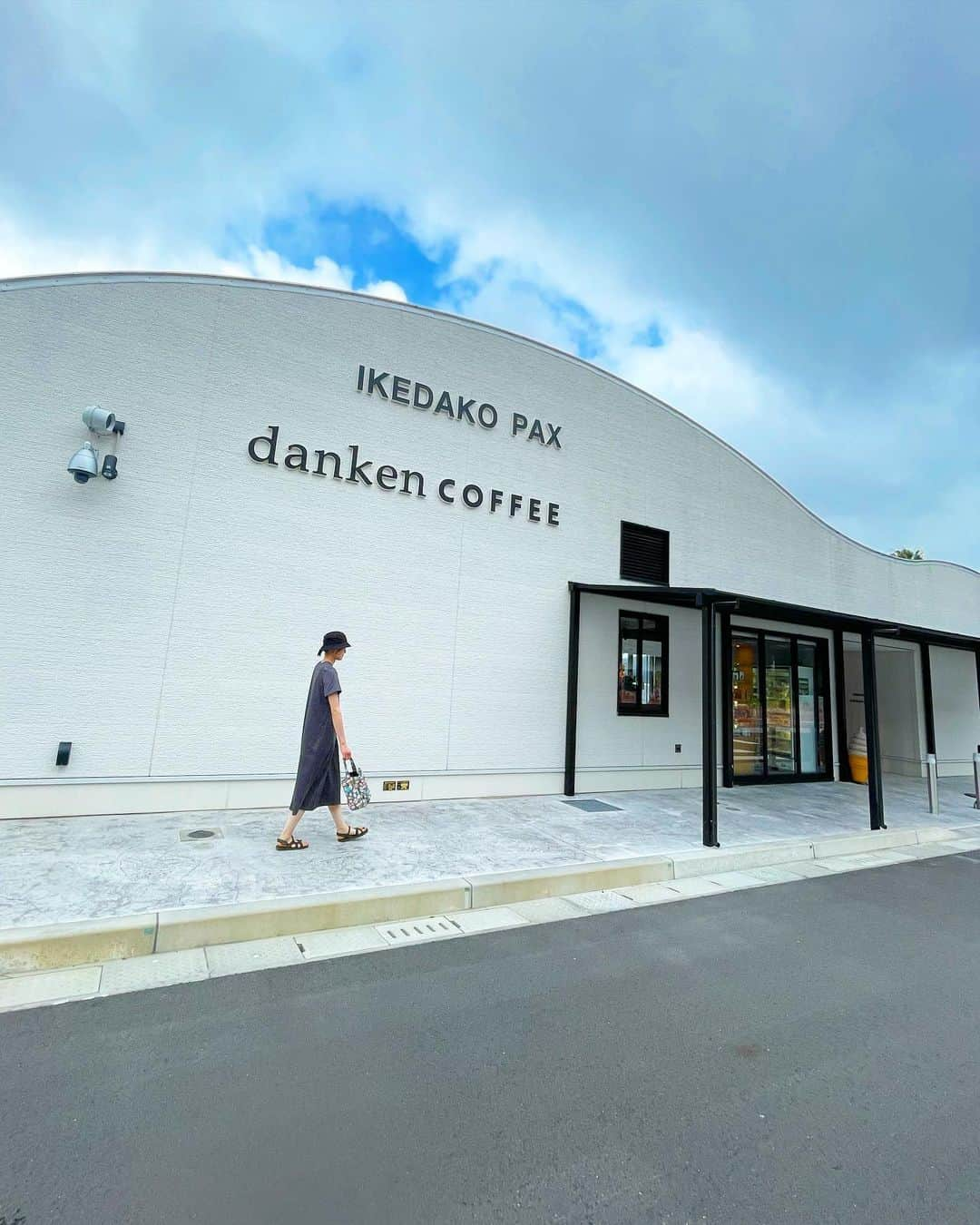 及川真夢さんのインスタグラム写真 - (及川真夢Instagram)「danken COFFEE IKEDAKO PAX☕︎  #dankencoffee  #池田湖 #鹿児島カフェ   てげてげでよか〜💪☺︎」7月9日 18時29分 - oikawa_mayu