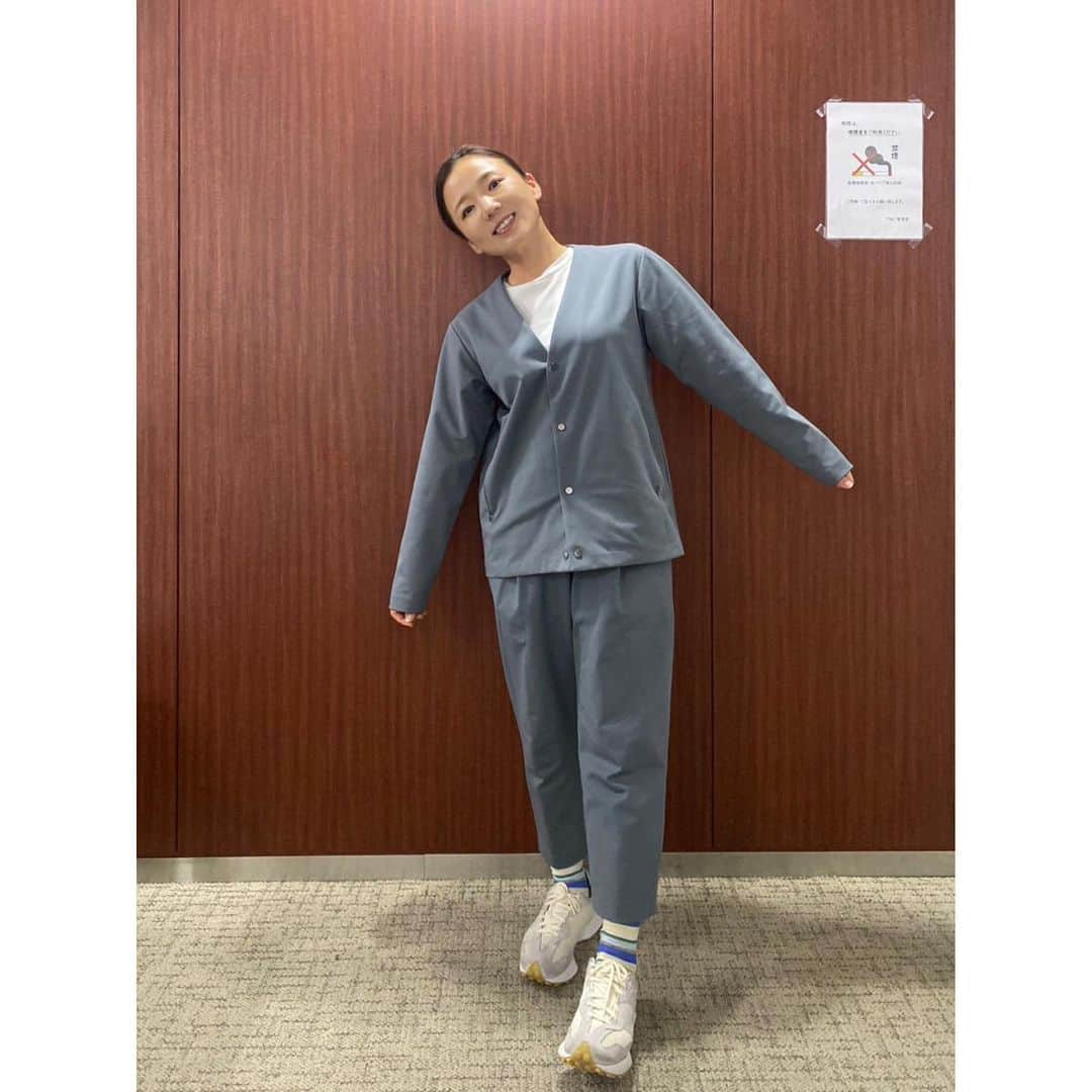 有村智恵のインスタグラム：「先日の #全米女子オープン 解説の時のお洋服。 全身 #ニューバランス でした😍  #newbalance #newbalance327 #newbalanceコーデ」