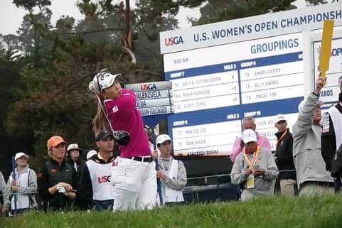 上田桃子のインスタグラム：「US woman's open. 初めてのpebble beachでのチャレンジは残念な結果で終わりました。  タフなセッティングの中、中々自分のいいところを出すことが出来ず悔しい思いでいっぱいですが、 現実をしっかり受け止めて、ここから何を学んで進んでいけるか。  大事にしていくモノと、ここに置いて帰るモノ。それをきちんと整理して 今この文を書いてます📝  当分ゴルフはしたくないかもと思うくらい心グサグサに🗡️えぐられましたが、やっぱり朝起きると少しでもキッカケを掴める何かを探していて、 改めてゴルフというスポーツの魅力と、 好きなゴルフでわざわざ日本からファンの方も応援にきてくださってる この状況に感謝しかないなと感じています。  予選落ちしても反省して、次どうしたら良くなるか？と共に考えて話し合ってくれるチームの皆んなにも本当に感謝です。  本当は４日いい位置でゴルフして、 来てくれたファンの皆さんにも、日本で応援してくださった方にも自分なりの精一杯をお届けしたかったのですが、 、、今回は叶わなかったので、 必ずこの悔しさを糧に、エサにして、もっと大きくなった自分をお見せしたいと思います。  いつか、この日を振り返った時、 こんな悔しい思い出も自分の宝になると思いたい。  やっぱりアメリカの舞台はそう思わせてくれる沢山のいい選手達とコースでしたとさ⭐️  いつもチャレンジを応援してくださるスポンサーさんにも改めて感謝です。  #zozo #pealygates  #masterbunnyedition  #callaway  #nikon #不二家 #pwc #landrover  #リポビタンd #eyevol  #人生チャレンジの連続」