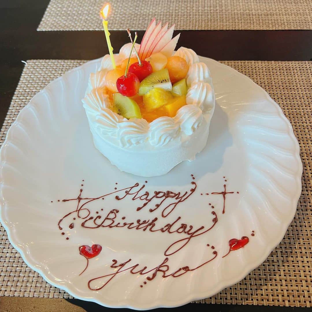 浅野ゆう子さんのインスタグラム写真 - (浅野ゆう子Instagram)「今年も…  健康で、笑顔で、  誕生日を迎えさせていただきました。  すべての皆さまに…  心から感謝…  ありがとうございます…  #本日 #誕生日 #ありがとうございます」7月9日 18時42分 - yukoasano_official