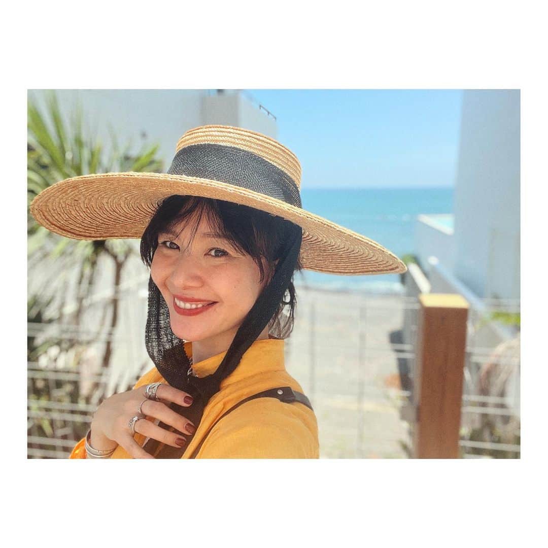 知花くららのインスタグラム：「今日はお友達家族と大勢で遊んで。 娘が遅い昼寝をしている間に、原稿を仕上げて。  そして明日はお仕事だ。  みなさまどうぞ すてきな日曜の晩になりますように。」