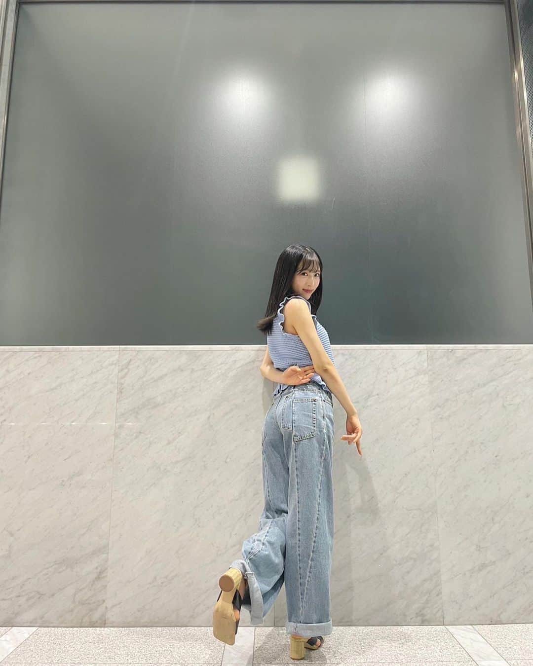 小栗有以さんのインスタグラム写真 - (小栗有以Instagram)「クローゼットのお洋服が 空色でいーっぱい🧃🫧  #オンラインお話し会」7月9日 18時50分 - yuioguri_1226