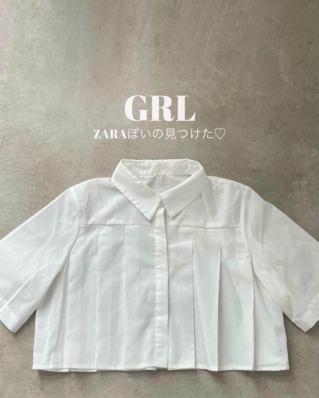 のインスタグラム：「☆ 𝕠𝕦𝕥𝕗𝕚𝕥 ☆  . ずっとZARAで欲しいなぁ SALEじゃない、、、と気になってはいたけど買ってなかったショート丈のシャツ  GRLで見つけました♡ しかも¥2399  本当に本当に可愛くて色違いする！！  @grl_official  プリーツショート丈ブラウス 品番zi409  . . #grl #grl購入品 #グレイル#高身長女子#高身長コーデ#40代コーデ #40代ファッション#大人カジュアル#30代ファッション #30代コーデ#骨スト#骨格ストレート#シンプルコーデ#キレイめコーデ#置き画 #置き画くら部」