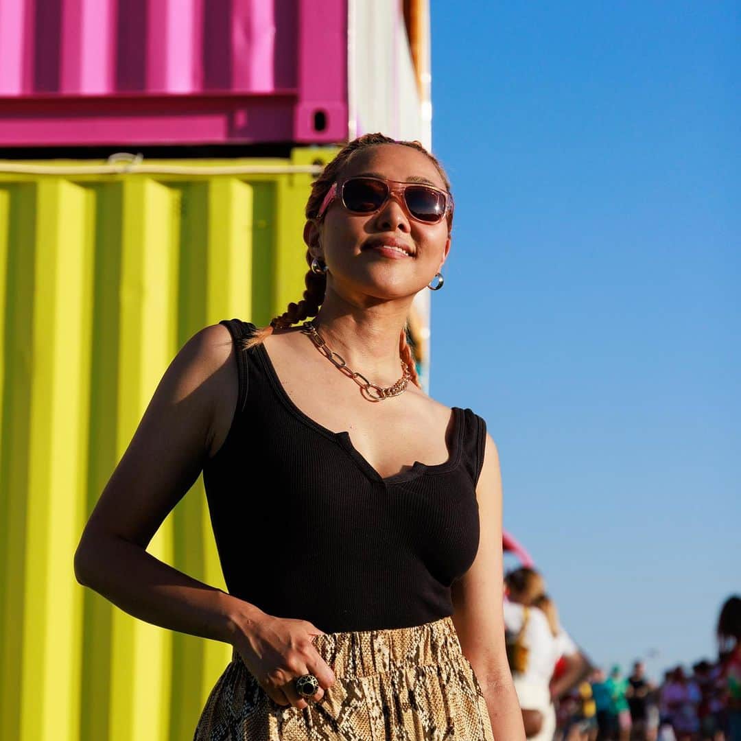 Tigarah e Lauraさんのインスタグラム写真 - (Tigarah e LauraInstagram)「Playing with @polaroideyewear at @madcoolfestival 💗💚💛#EnjoyAWorldOfColors #TurnTheColorsOn #Ad #MadCool2023」7月9日 18時54分 - tigarah