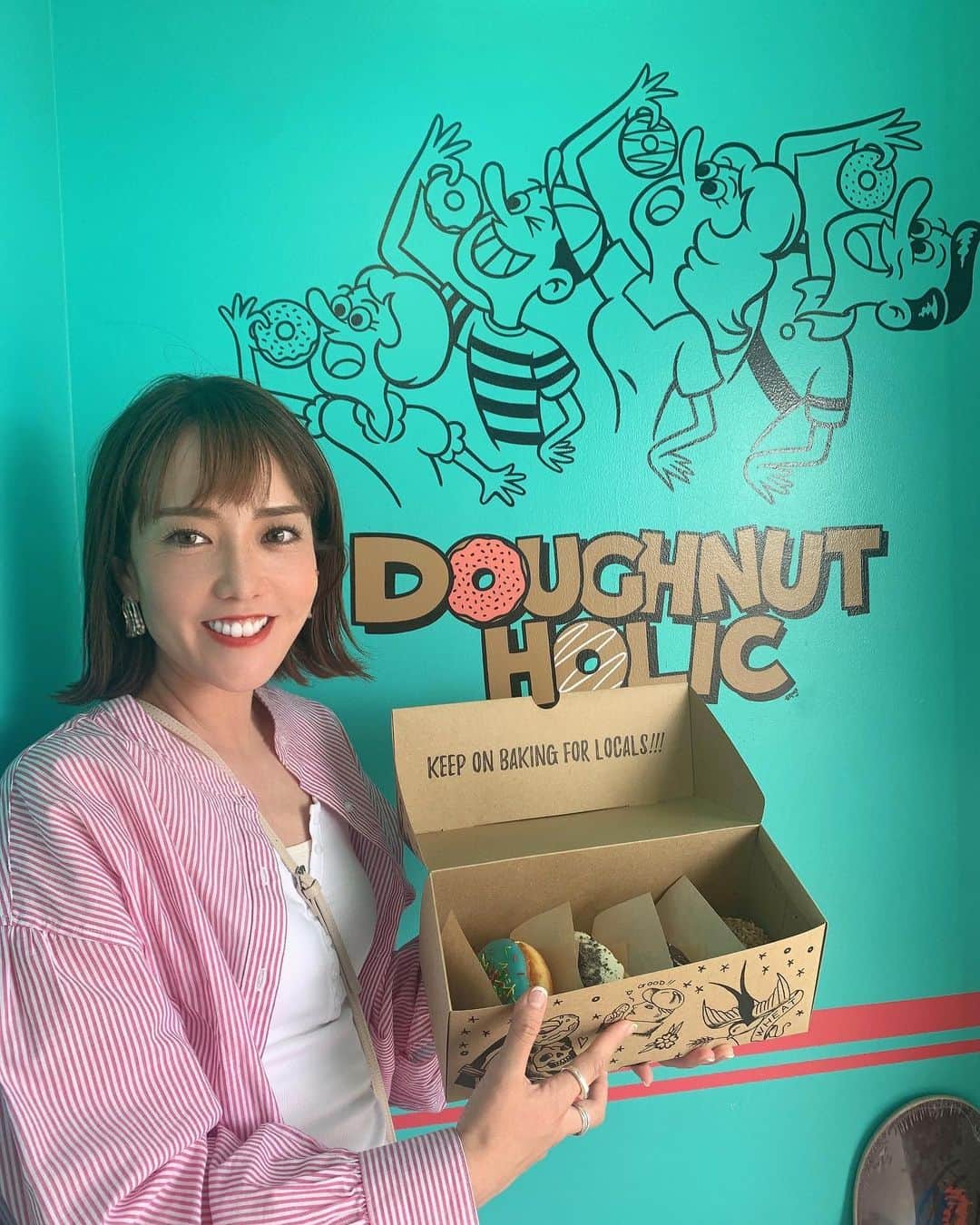 MariIryuさんのインスタグラム写真 - (MariIryuInstagram)「DOUGHNUTｰHOLIC🍩🦄 お隣のハンバーガー＆サンドの専門店「BAKE STUDIO OKAZAKI」さんでeat in🐥  time lagは1年くらい🦖 @doughnut_holic   📍香川県三豊市仁尾町仁尾乙274-12 父母ヶ浜沿い 🕔 11:00-17:00 （売り切れ次第終了）🫶  #ドーナツ #ドーナツホリック #香川 #父母ヶ浜 #香川旅行 #香川カフェ #香川グルメ #三豊市 #カフェ巡り #bakestudiookazaki #岡崎製パン所」7月9日 18時58分 - marty2367
