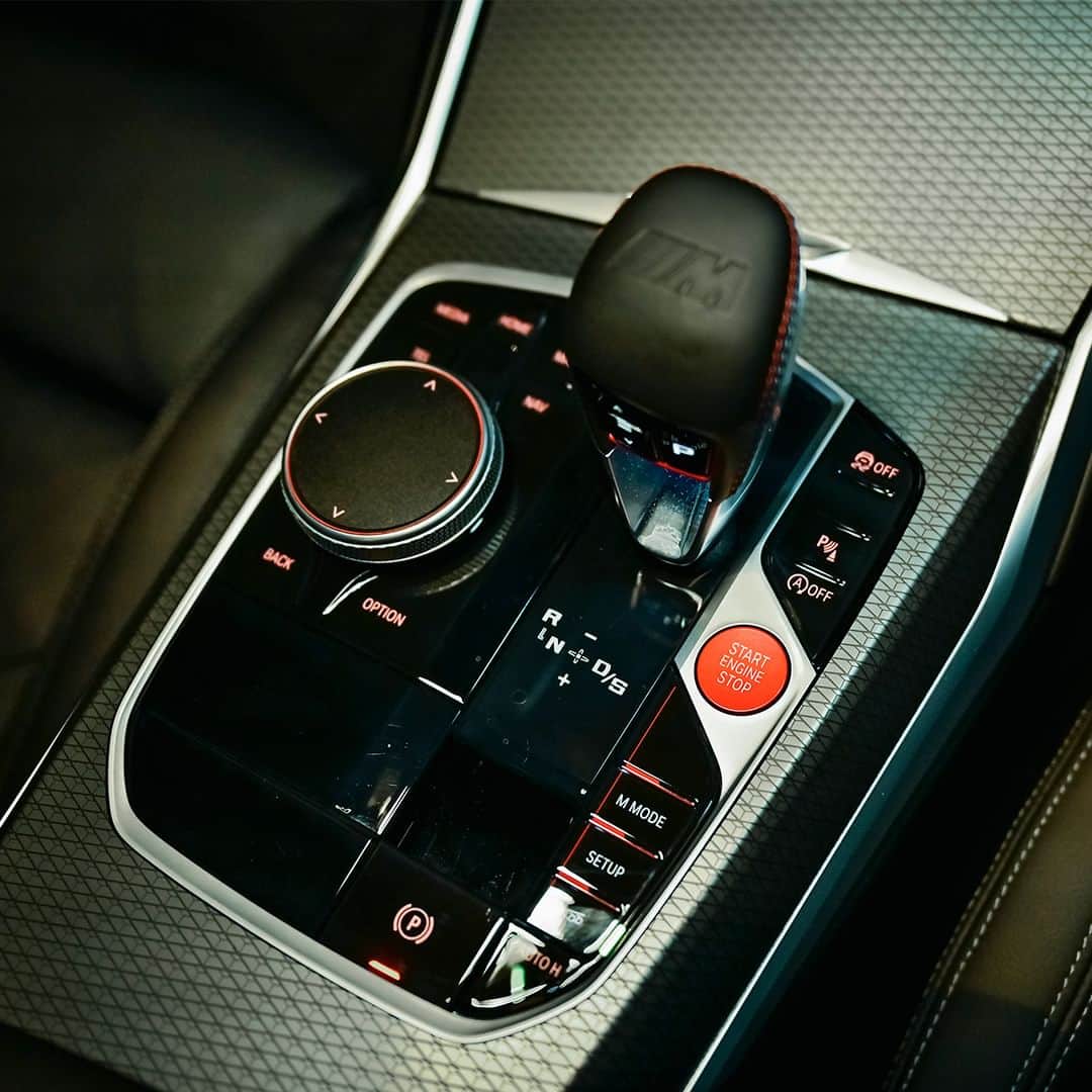 BMW Japanさんのインスタグラム写真 - (BMW JapanInstagram)「THE M2 五感を研ぎ澄まし、本質に触れる。  “野性”を内に秘めた「これぞスポーツカー」という印象。ビジュアルもマッチョでかっこいいと語ったのは、写真家 #平間至 さん。  45：55の重量配分、460馬力のパワーの片鱗を感じることができるBMW M2（ブラック・サファイア）の魅力とは。  インタビュー記事は @bmwjapan アカウントトップのURLからチェック。  #FREUDEforever #先駆者が見た景色 #BMW #駆けぬける歓び #BMWJapan #THEM2 #BMWM2 #BMWM #BMWMPOWER」7月9日 19時00分 - bmwjapan