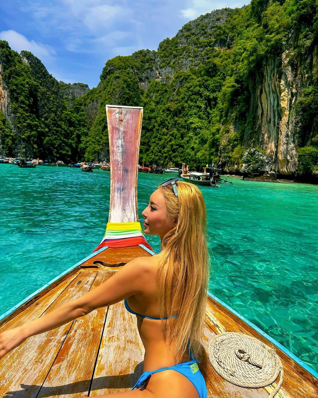 のインスタグラム：「. 𝚝𝚑𝚒𝚜 𝚒𝚜 𝚙𝚊𝚛𝚊𝚍𝚒𝚜𝚎🩵」