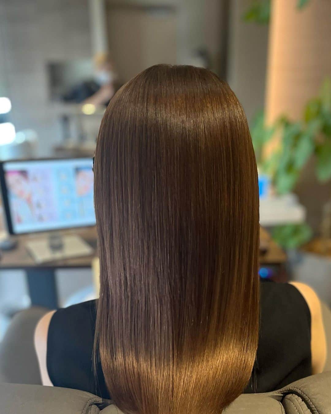 美香さんのインスタグラム写真 - (美香Instagram)「髪の毛さらっさら💚 @morpho.beauty   今日の担当の山口さんの マッサージが最高すぎました🙈 ありがとうございました🧡」7月9日 19時02分 - mikaofficial99