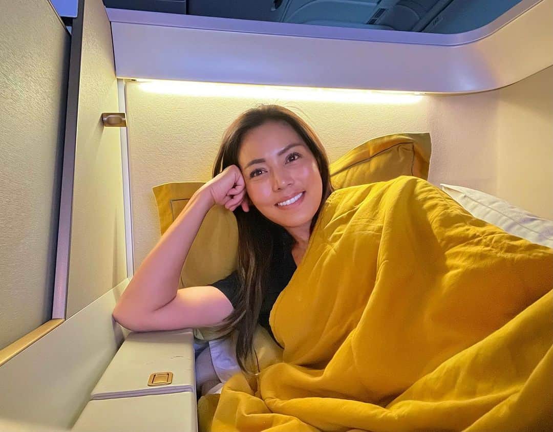 タイ航空のインスタグラム：「Grateful for our passengers who flew with us from London to Bangkok! Your trust and support mean everything. Thank you for choosing Thai Airways as your wings to explore the world. Share your travel stories with #ThaiAirwaysMoments. Safe travels, and keep on exploring! ✈️🙏❤️  Credit photo : Ig : fonfoto #ThaiAirways #smoothassilk #london #uk #GratefulPassengers"」