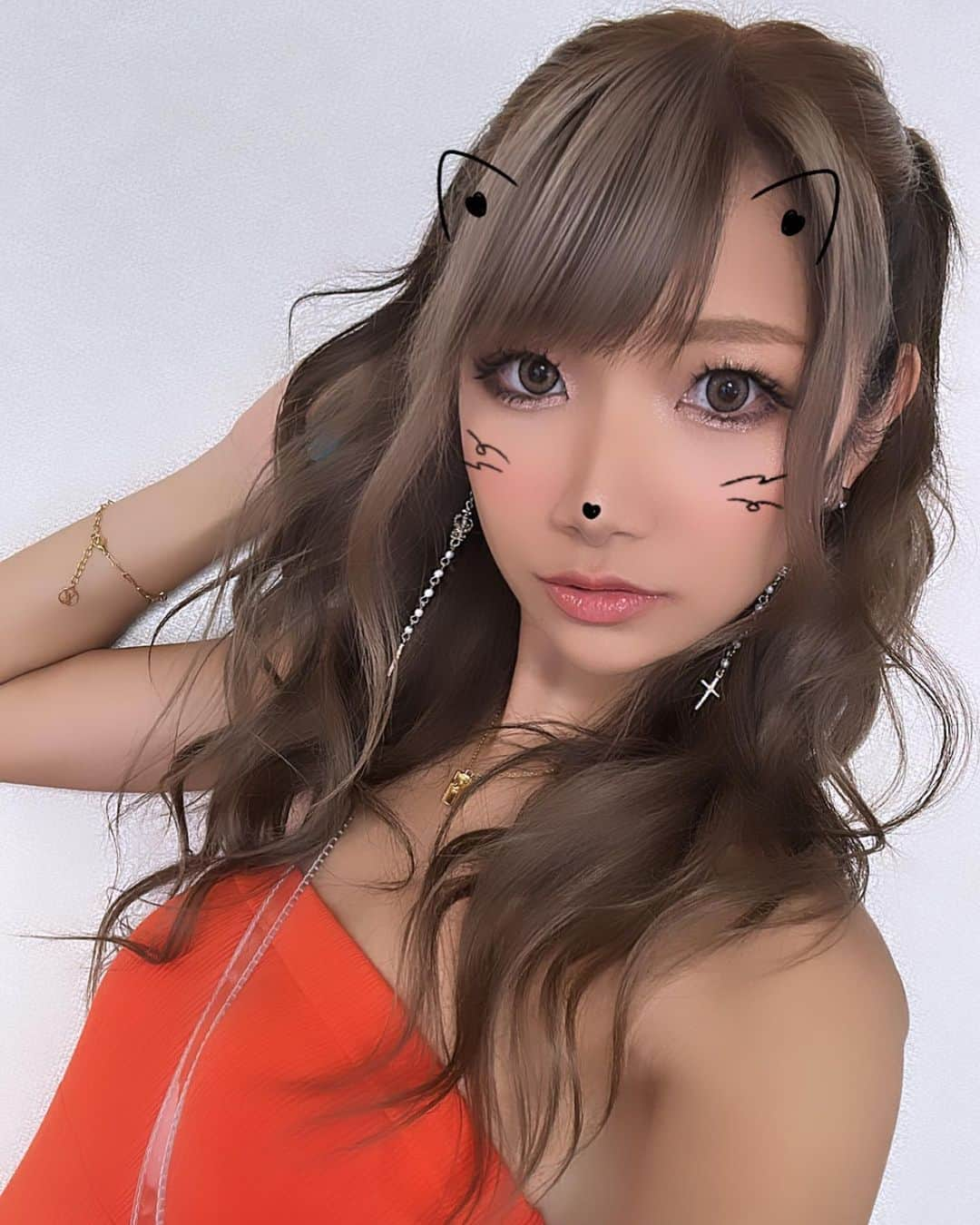 高橋由真のインスタグラム：「🧡🧡🧡🧡🧡🧡  この猫さん加工が1番盛れるよね？🐈  #selfie #🐈 #🧡」