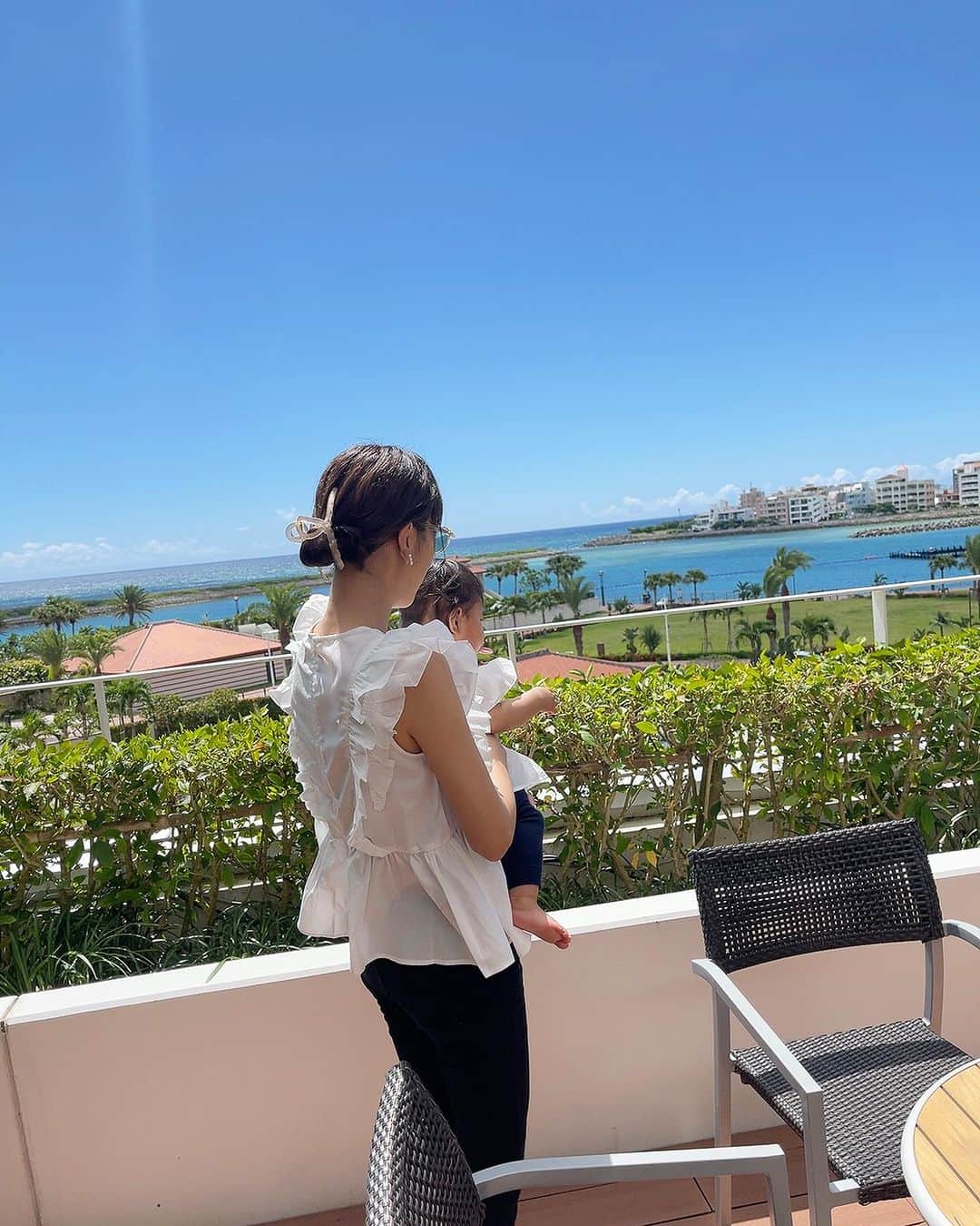 夏江紘実のインスタグラム：「. 🌺🌴🌺🌴🌺 裸足で出てみたら、足裏がヒリヒリに熱いのよ🥹🔥☀️🔥 🌺🌴🌺🌴🌺」