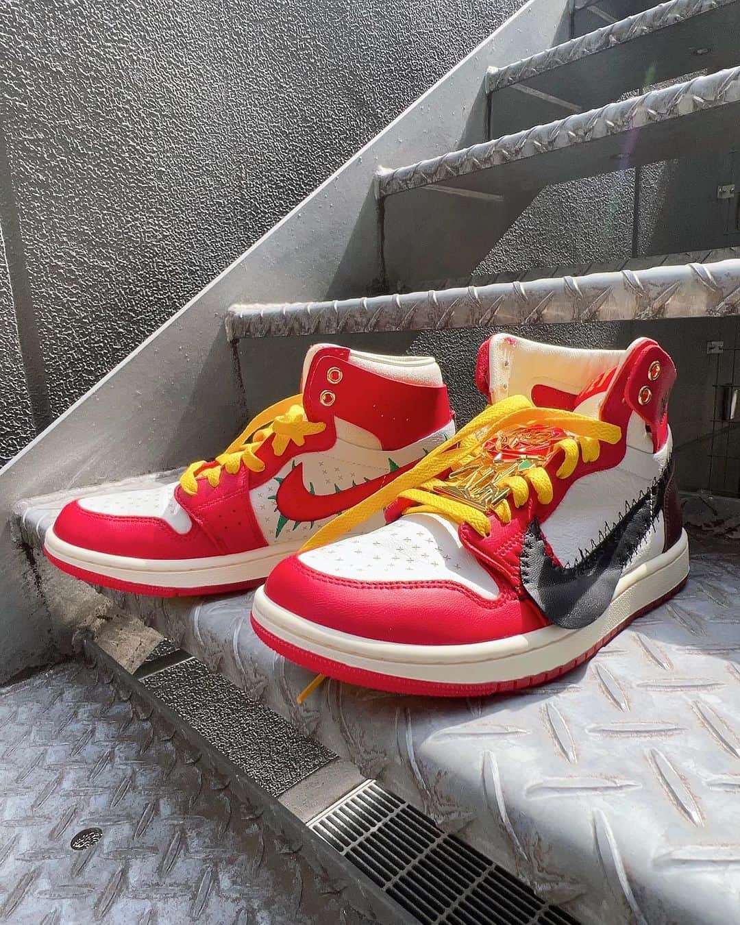 西原有紀のインスタグラム：「𝘕𝘦𝘸 𝘴𝘯𝘦𝘢𝘬𝘦𝘳 👟👟👟  ✴︎ ✴︎ ✴︎  エアジョーダン1 ズーム コンフォート2 ×テヤナ テイラー❤️‍🔥」