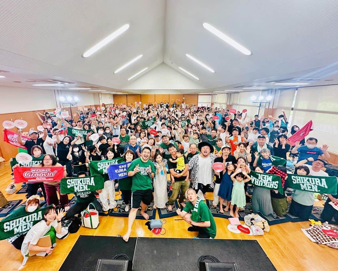 HIPPYのインスタグラム：「FM群馬 ラジオ公開収録 LIVE 『WAI WAI Groovin'～ワイグル温泉紀行～』 FM群馬×あいのやまの湯・粕川温泉元気ランド  HIPPY初の群馬LIVE 愛するシクラメン  DEppa君、肉だんご君、電球君 ご来場の皆さんが朗らかに交わる時間  そして、温泉付きの楽屋♡ ※みんなで入浴写真撮れず残念ww  本当に最高でした！！！ また群馬に戻って来れるよう歌い続けます！ HIPPYが群馬にも届いてるんだと感動しました  シクラメンファンの皆さん！ あいのやまの湯のファンの皆さん！ FM群馬ファンの皆さん！ワイグルファンの皆さん！ スタッフの皆さん！HIPPYに会いにきてくれたあなた！野球少年たち！  本当に！本当にありがとうございました♡ シクラメンとは来月宮崎で再会♡ 楽しみがたくさんです！！！  #FMGUMMA #シクラメン #ワイグル #あいのやまの湯 #群馬 #前橋 #粕川温泉元気ランド #HIPPY #君に捧げる応援歌」