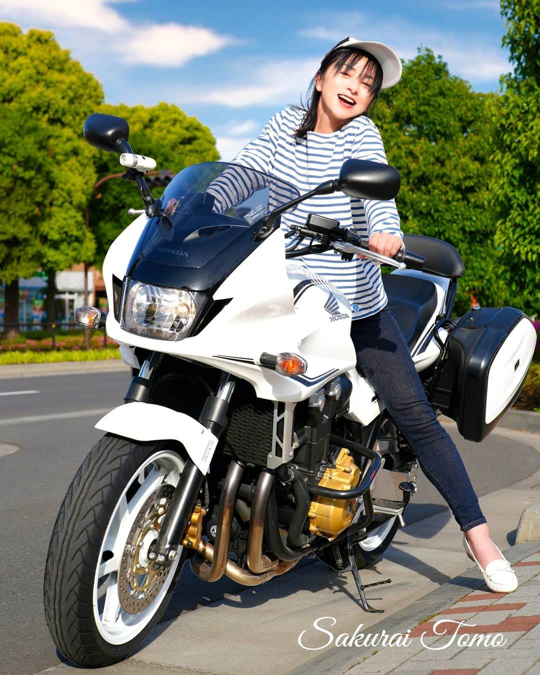 櫻井智のインスタグラム：「This motorcycle is HONDA's CB1300, which is said to be the same as Japanese police motorcycles. I don't have a license to ride this bike, but I wanted to get a feel for how big it was.  #japan #fashion #photography #dressupdoll #followme #tvprogram #animation #macross7 #macrossseven #myleneflarejenius #mylene #pokemon #pocketmonsters #cynthia #sirona #cosplay #voiceactor #kawaii #kakkoii #honda #cb1300 #mortorcycle」