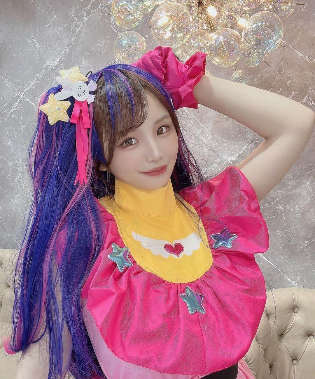 CHERIのインスタグラム：「IDOL~アイドル~  撮影で星野アイちゃんの コスプレしました☝🏻🎀✨️  TikTok で酷いダンスを披露したのでフォローして下さってるかたは見ておいてください🫶  #インフルエンサー総選挙2023 出場中  ウィッグ迷子は秘密です笑  #星野アイ#星野アイコスプレ#推しの子#推しの子コスプレ#コスプレ女子 #コスプレ撮影 #推しは推せる時に推せ」