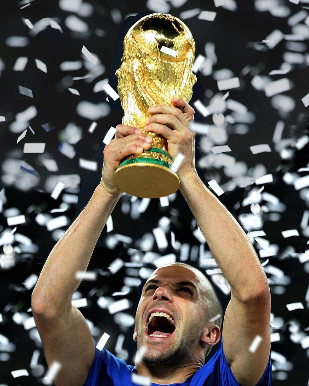アレッサンドロ・デル・ピエロさんのインスタグラム写真 - (アレッサンドロ・デル・ピエロInstagram)「Campioni del Mondo 🇮🇹 . . . #worldcupchampions #campionidelmondo #2006 #italy #azzurri #adp10」7月9日 19時47分 - alessandrodelpiero