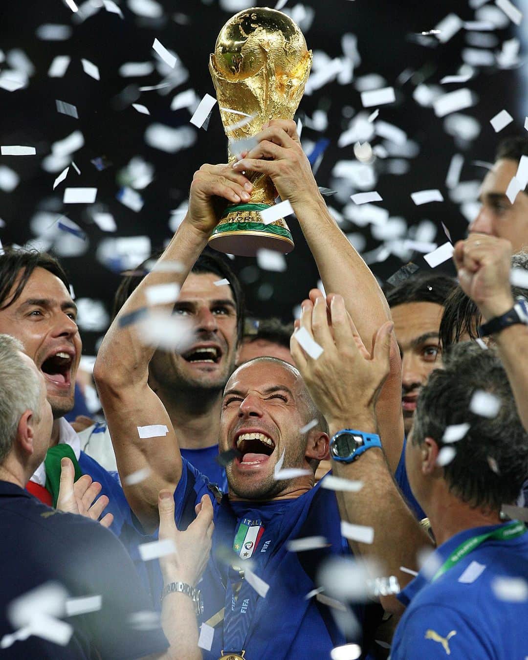 アレッサンドロ・デル・ピエロさんのインスタグラム写真 - (アレッサンドロ・デル・ピエロInstagram)「Campioni del Mondo 🇮🇹 . . . #worldcupchampions #campionidelmondo #2006 #italy #azzurri #adp10」7月9日 19時47分 - alessandrodelpiero
