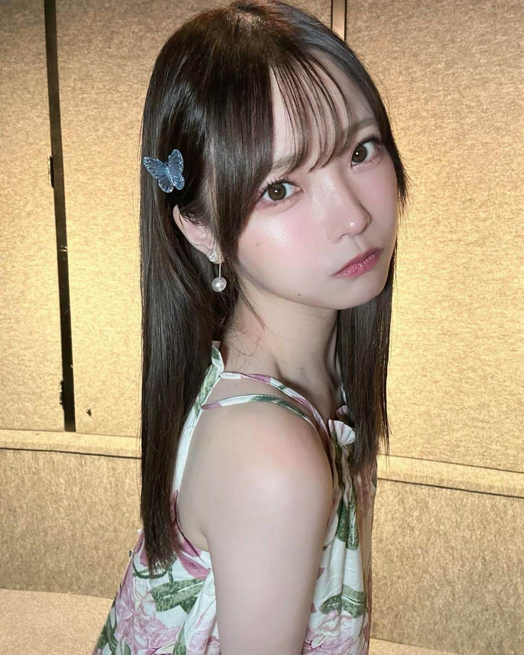新谷姫加のインスタグラム：「. . . サラサラストレート🦋 二日間イベントありがとうございました🩶  マツパしてからメイクが楽☺️ @__kaede.516_ ❤️」
