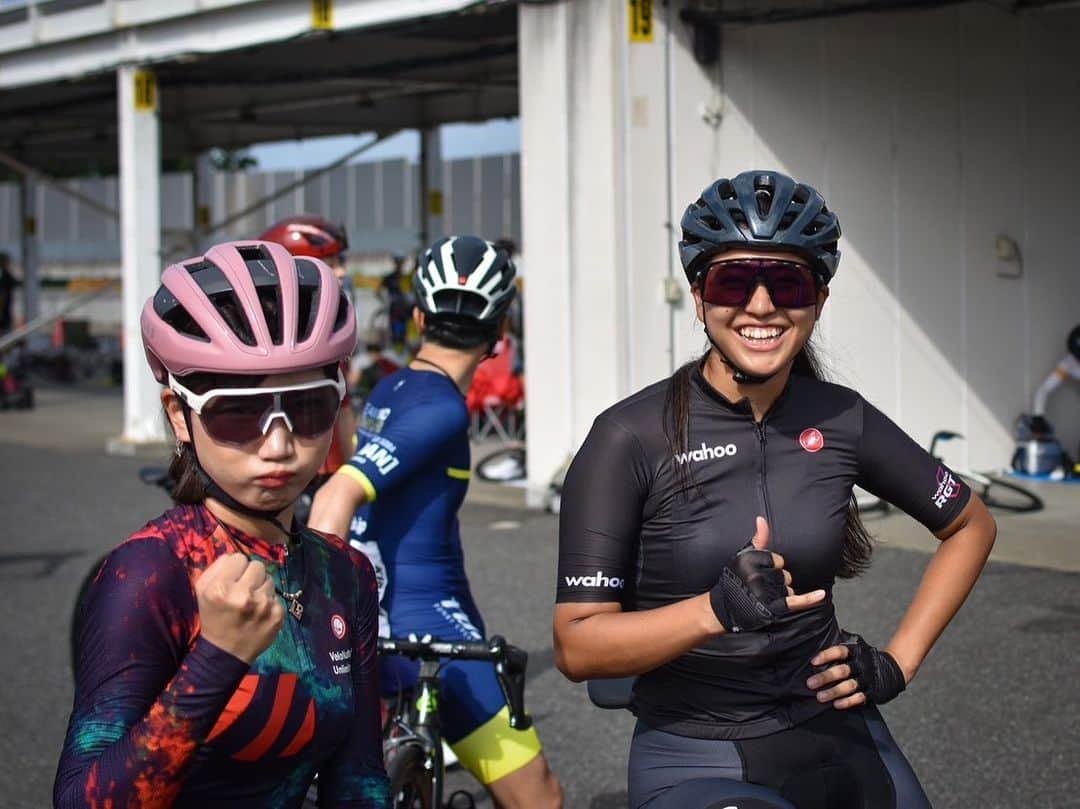 平良エレアさんのインスタグラム写真 - (平良エレアInstagram)「120分エンデューロ🚴‍♀️ もえぞーと一緒に参加しました💙  男女混走だったおかげで しっかり集団に乗って結果は4位✌️ 120min 75km 706up Av.36.6km/h  集団でご一緒した皆さんありがとうございました✨ 風強くて数回横風の突風にヒヤっとしたけど🥹  次のレースの話も出てるからまた皆で出る事になったら 次は今日よりも頑張ろ✨ それまではカフェライド堪能する☕️🚴‍♀️  @takeshihagi 今日は専属マネージャーお疲れ様でした✌️  #そでがうらサマーサイクルロードフェスタ #ロードレース #ロードバイク #ロードバイク女子  #girlscycling #roadbike #cycling #cyclinglife #cyclist #cyclinglifestyle #instacycle #instacycling  #わたしとLiv #LivJP」7月9日 19時56分 - erea0301