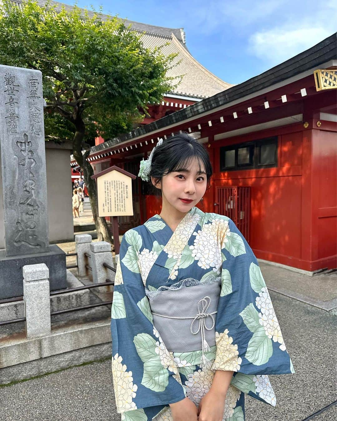 横田亜美さんのインスタグラム写真 - (横田亜美Instagram)「. 今年初浴衣👘🪻 . ７月だから花火大会や 夏祭りもぼちぼち？ . . #浅草 #浴衣 #浴衣レンタル #着物 #着物レンタル #浅草着物 #浅草食べ歩き #浅草デート #浅草寺 #花火大会 #夏祭り #浴衣女子 #浴衣ヘアアレンジ #浴衣コーデ #asakusa #japan #asakusatemple #asakusatokyo」7月9日 20時07分 - amimi0218