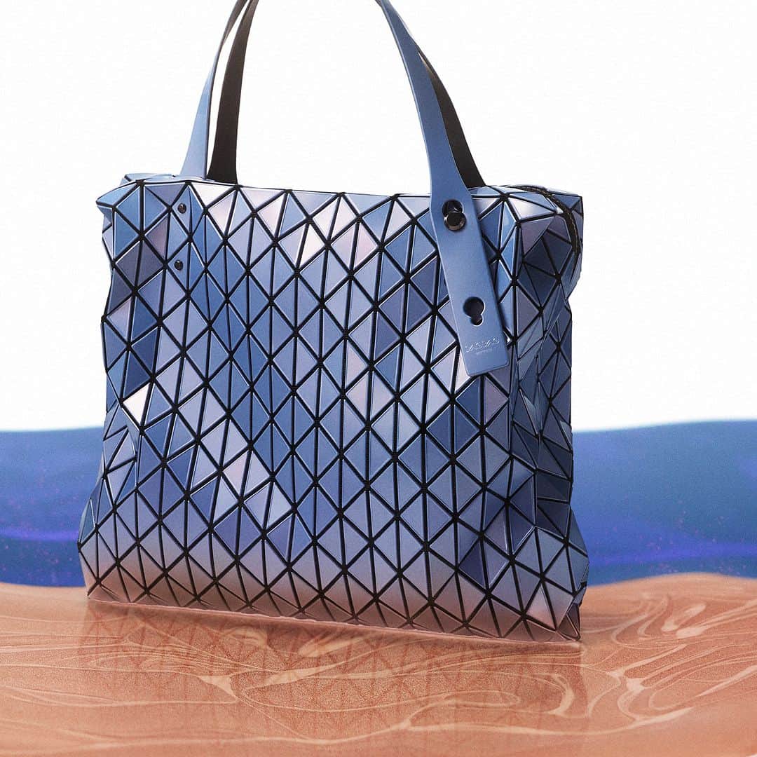 のインスタグラム：「"ROW METALLIC"  Release Month: July, 2023 *The release month might be different in each country.  #baobaoisseymiyake #baobao #isseymiyake #baobaoisseymiyakeAW23」