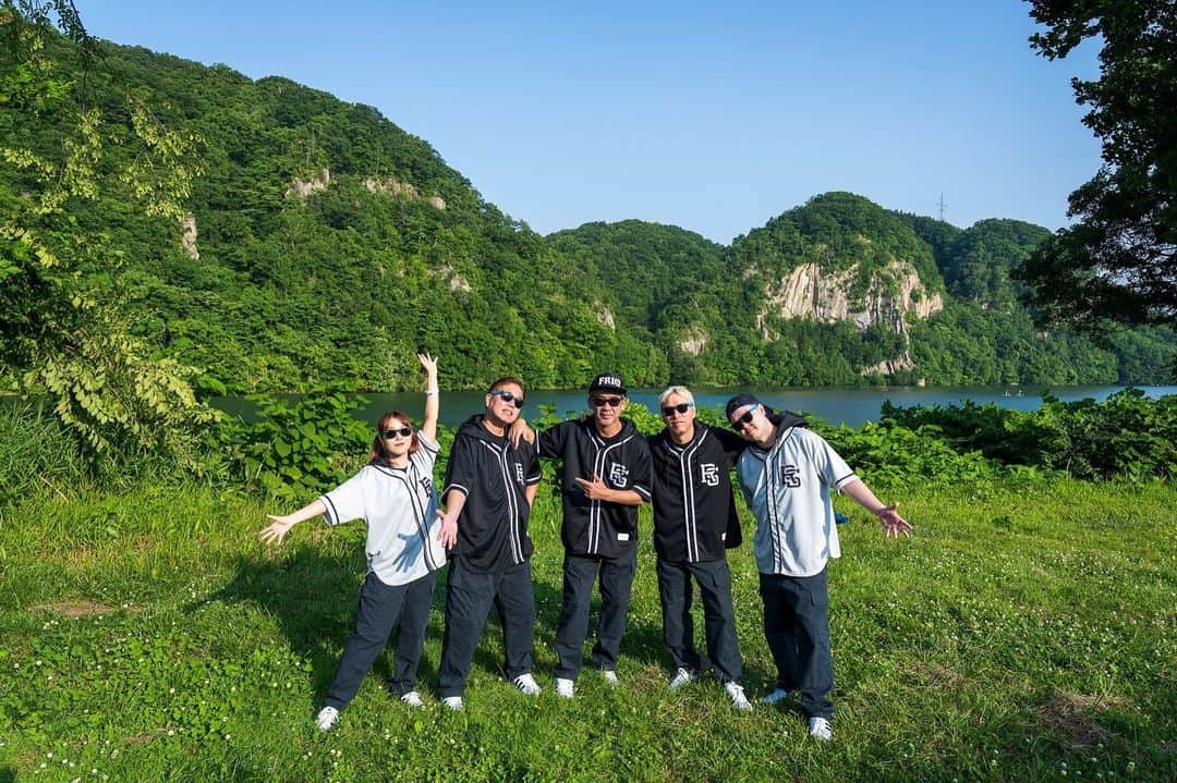 のインスタグラム：「♨️ 𝗚𝗔𝗡𝗞𝗘 𝗙𝗘𝗦 𝟮𝟬𝟮𝟯 🏕  久しぶりの北海道🐄 ありがとうございました😎  ■━━━━━□ ┃  SET LIST ┃ □━━━━━■  1. 楽園ベイベー(Remix) 2. Human Nature 3. Gentleman 4. サヨナラSunset 5. UNDER THE SUN〜Watch out! 6. JUMP 7. Rightnow! 8. SLY 9. 太陽とビキニ 10. FUNKASTIC 11. JOINT 12. 熱帯夜  @ganke_fes   RIP SLYME @ryoji.narita.75  @ilmari_official  @djfumiya_238   SUPPORT @wise_official  @okp_emi   📸 @nagare0313   👕 @kamiidaisuke   #リップスライム  #ripslyme #GANKEFES #ガンケフェス  #フェス #音楽フェス  #北海道 #帯広 #新得  #くったり湖  #レイクイン  #熱帯夜 #キャンプ #温泉  2023.7.8」