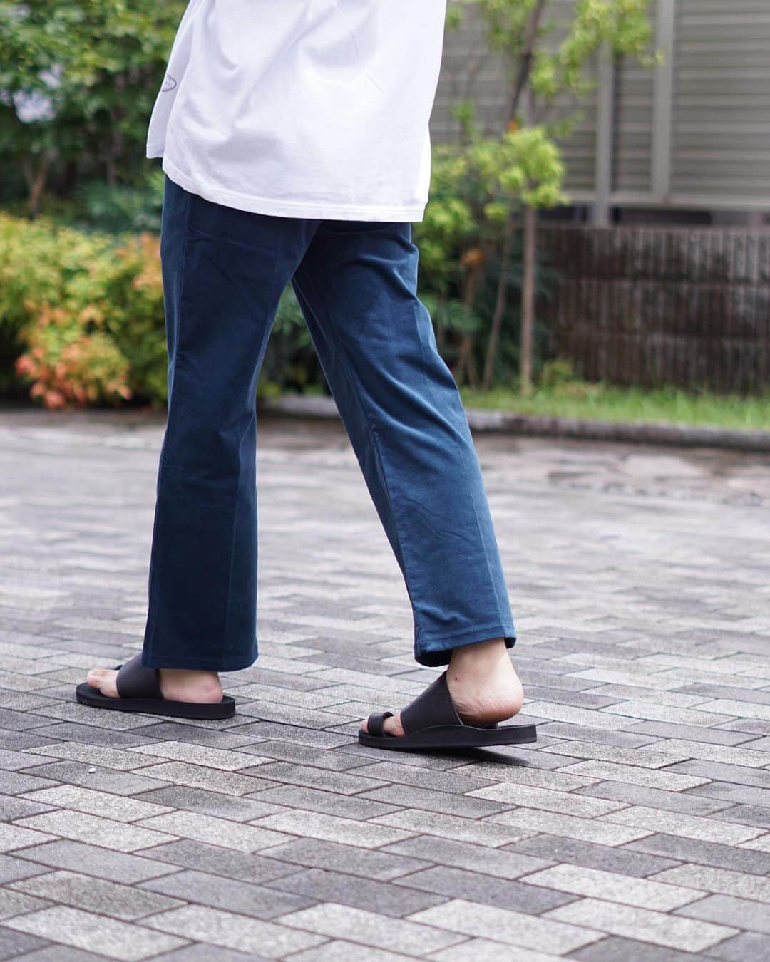 のインスタグラム：「pickup item  BALLAST ARK 【予約】FLARE EASY PANTS  ¥16,500  color ネイビーブルー○ ブラック  シーズンムードを高めるコーデュロイで仕上げたフレアパンツ  ご注文、又は問い合わせはDMにてご連絡ください。 ------------------------------  ARK STATES/ARK VINTAGE  栃木県宇都宮市伝馬町1-17 1F TEL:028-688-8895 @arknets_official  #arkstates#fashion#styling #ファッション#arknets #栃木 #栃木セレクトショップ #宇都宮セレクトショップ #宇都宮#セレクトショップ #ユニオン通り#ballastark #バラストアーク」