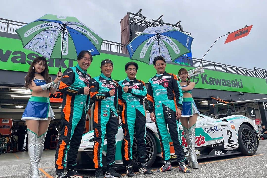 吉本大樹さんのインスタグラム写真 - (吉本大樹Instagram)「8-9July2023 #SuperTaikyuSeries 2023 Round3 / SUGO 3hours race > P1🏆  YES🎉 This is a another strong points gain for the championship👍🏻 Well done everyone!! #スーパー耐久 第3戦 菅生 優勝🏅 スタート担当のIDA選手の難しいコンディションの中、好ペースな追い上げ👍🏻 加藤選手のフルプッシュそして判断力😤 ほんで高橋選手の好調な70分弱のフルスティント🤯！  ミスの無いチームワーク&ストラテジーのおかげで勝てました🥹 皆〜んな頑張りました！応援ありがとうございました🙏🏻！ #KTM #GTX #Xbow」7月9日 20時05分 - hiroyoshimoto