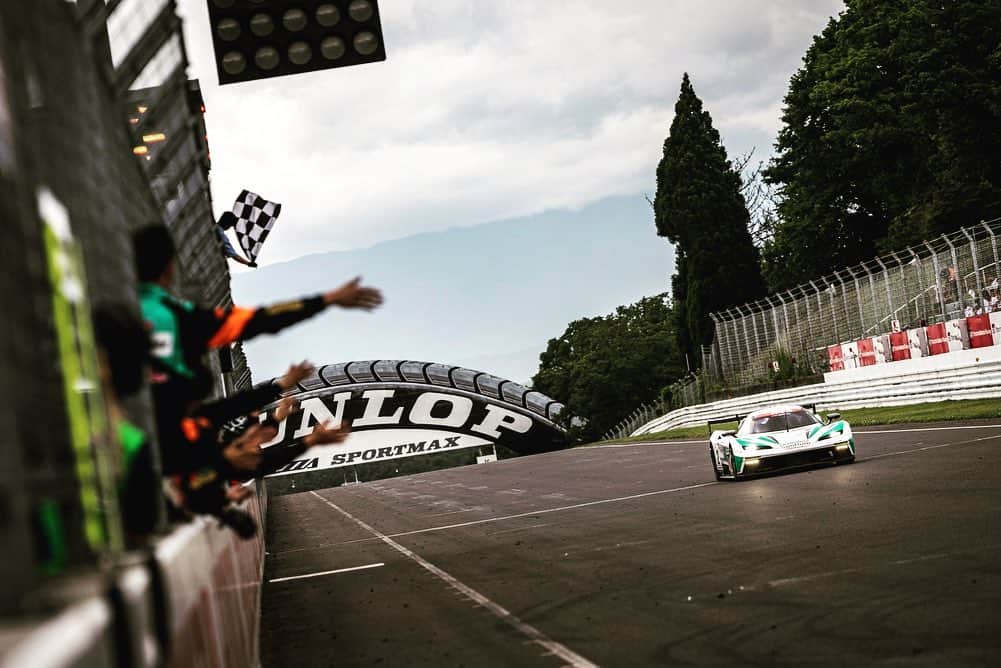 吉本大樹さんのインスタグラム写真 - (吉本大樹Instagram)「8-9July2023 #SuperTaikyuSeries 2023 Round3 / SUGO 3hours race > P1🏆  YES🎉 This is a another strong points gain for the championship👍🏻 Well done everyone!! #スーパー耐久 第3戦 菅生 優勝🏅 スタート担当のIDA選手の難しいコンディションの中、好ペースな追い上げ👍🏻 加藤選手のフルプッシュそして判断力😤 ほんで高橋選手の好調な70分弱のフルスティント🤯！  ミスの無いチームワーク&ストラテジーのおかげで勝てました🥹 皆〜んな頑張りました！応援ありがとうございました🙏🏻！ #KTM #GTX #Xbow」7月9日 20時05分 - hiroyoshimoto