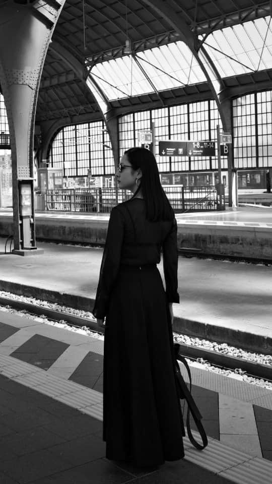 小川琴美のインスタグラム：「Inner wear @h_beautyandyouth   Tops @uniqlo_jp  Skirt @aton_tokyo   Shoes @acnestudios   Bag @postelegant  ㅤㅤㅤㅤㅤㅤㅤㅤㅤㅤㅤㅤㅤ ㅤㅤㅤㅤㅤㅤㅤㅤㅤㅤㅤㅤㅤ ㅤㅤㅤㅤㅤㅤㅤㅤㅤㅤㅤㅤㅤ ㅤㅤㅤㅤㅤㅤㅤㅤㅤㅤㅤㅤㅤ ㅤㅤㅤㅤㅤㅤㅤㅤㅤㅤㅤㅤㅤ ㅤㅤㅤㅤㅤㅤㅤㅤㅤㅤㅤㅤㅤ  ㅤㅤㅤㅤㅤㅤㅤㅤㅤㅤㅤㅤㅤ ㅤㅤㅤㅤㅤㅤㅤㅤㅤㅤㅤㅤㅤ ㅤㅤㅤㅤㅤㅤㅤㅤㅤㅤㅤㅤㅤ ㅤㅤㅤㅤㅤㅤㅤㅤㅤㅤㅤㅤㅤ ㅤㅤㅤㅤㅤㅤㅤㅤㅤㅤㅤㅤㅤ ㅤㅤㅤㅤㅤㅤㅤㅤㅤㅤㅤㅤㅤ ㅤㅤㅤㅤㅤㅤㅤㅤㅤㅤㅤㅤㅤㅤㅤㅤㅤㅤㅤㅤㅤㅤㅤㅤ  ㅤㅤㅤㅤㅤㅤㅤㅤㅤㅤㅤㅤㅤ ㅤㅤㅤㅤㅤㅤㅤㅤㅤㅤㅤㅤㅤ #フリーランスモデル #フリーランスモデル東京 #黒髪モデル #ミディアムヘア #日本人モデル  #夏服コーデ #大人コーデ #atontokyo #acnestudios #ユナイテッドアローズ #シースルートップス」