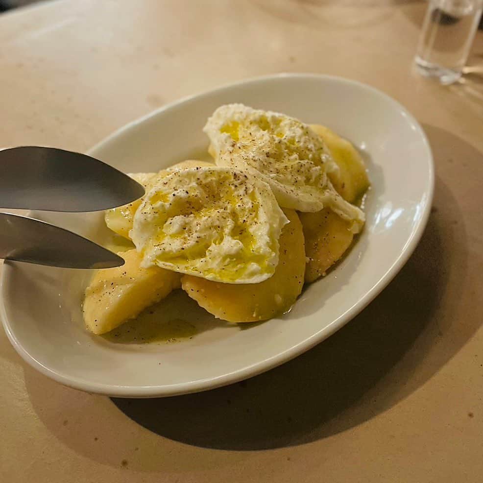 OKAのインスタグラム：「近所にオープンしたのは知っていたけれどなかなか行けなかったお店。パートナーのお祝いで訪れどの料理も美味しくて感激。 #永福町リコメンド #ムーグルモン #meuglement」