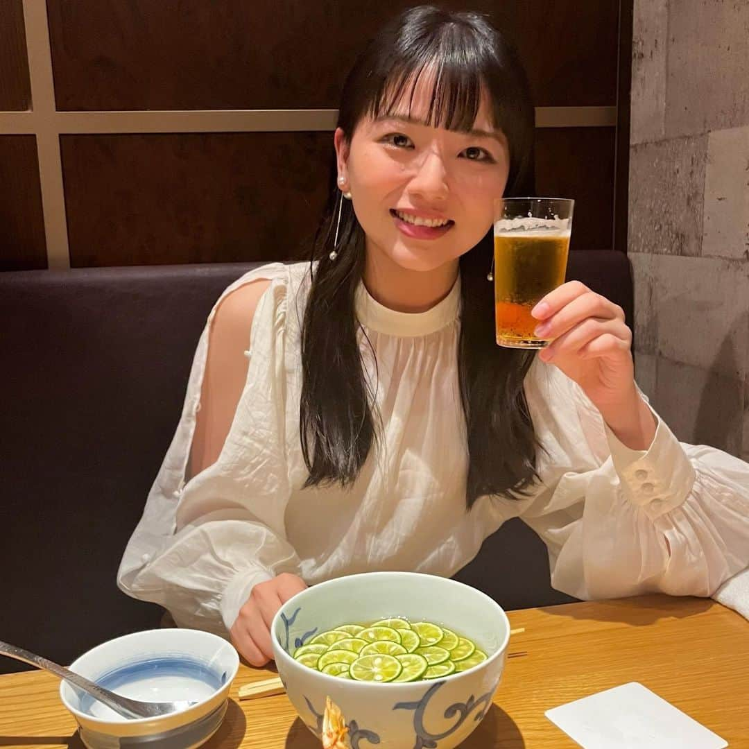 久田莉子さんのインスタグラム写真 - (久田莉子Instagram)「． 映画「マリッジカウンセラー」舞台挨拶 シネマ・ジャック&ベティ にお越しいただいた皆様、ありがとうございました🫶🏻 終わった後にサイン会をさせていただき いろんな方とお話しができました が口を揃えて素敵な作品でホッコリする、涙出ちゃう と言っていただけて本当に嬉しいです☺︎ 皆様のパワーたくさん受け取りました！  マリッジカウンセラーとご縁があって本当に幸せです  舞台挨拶前にLomaliaで髪の毛をきれいにしていただきました🫶🏻 今日の担当はマコさん！ @lomalia_mac  素敵なカラーにしてもらってさらにゆるふわスタイリングにしていただきました！朝早くからどうもありがとうございます💓  幸せな気持ちで飲むビールは旨🍺 ． #映画 #マリッジカウンセラー #movie #前田直樹 監督 #渡辺いっけい さん #宮崎美子 さん #大和田悠太 さん #fair #styling #lomalia #harajuku ．」7月9日 20時18分 - rikorin1011