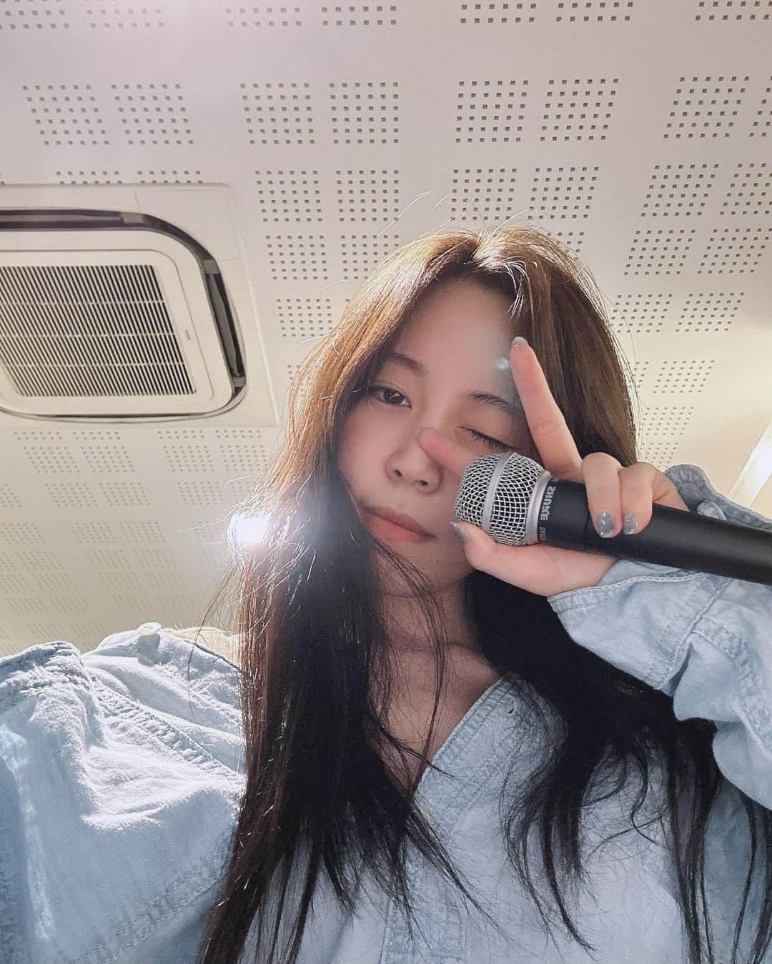 鷲尾伶菜のインスタグラム：「リハです。  p.s. 帰ったらあつ森やる」