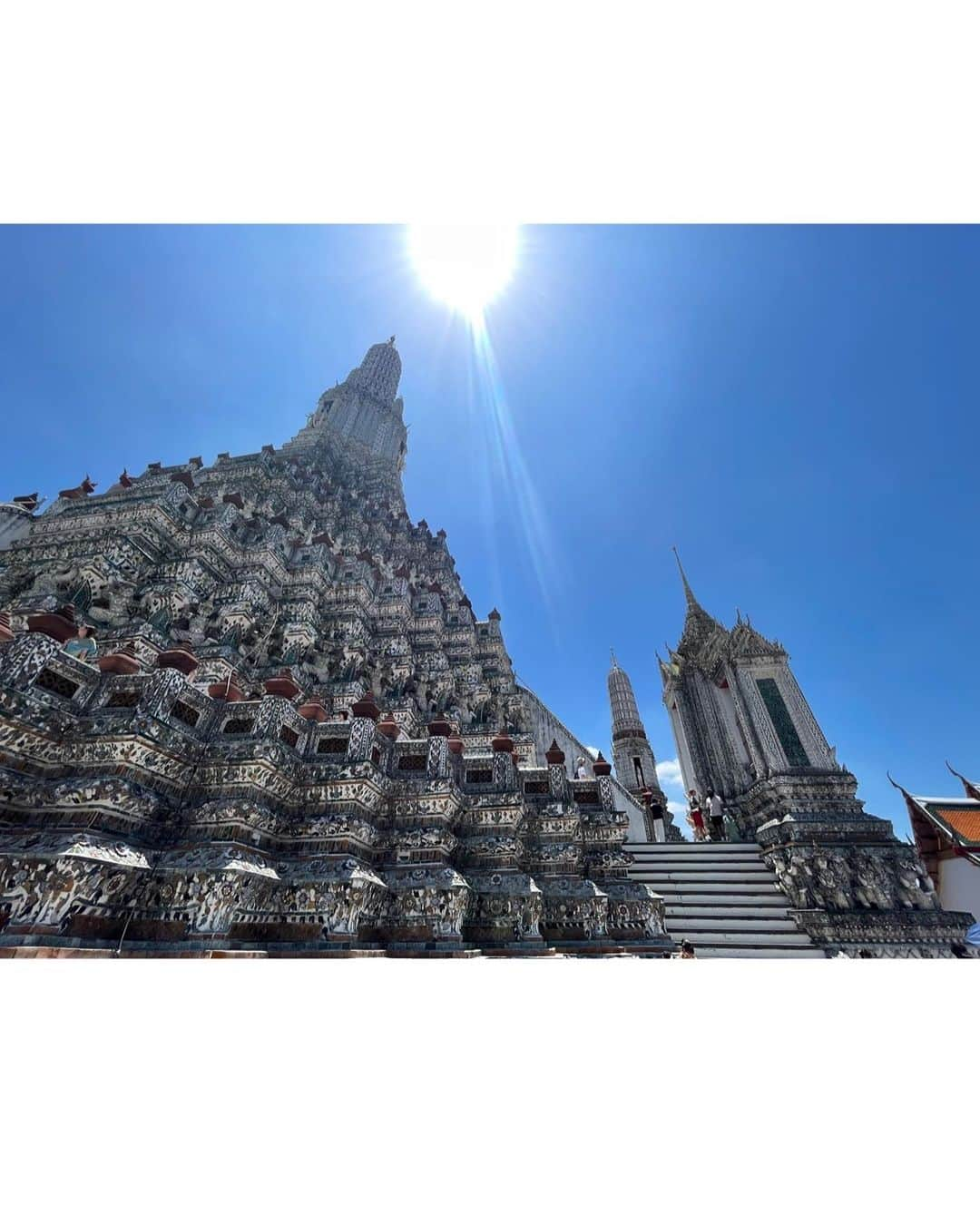 日野礼香さんのインスタグラム写真 - (日野礼香Instagram)「久々のタイ旅行🇹🇭 仕事・プライベート合わせると今回で7回目のタイでした！  初めて民族衣装借りてお寺巡りしてきた☺️ 世界の民族衣装を現地で着るのが夢❤️  やっぱタイ好きだなー✨✨ お寺や遺跡巡りも楽しいし 都会で素敵なお店もたくさんだし ご飯美味しいし物価安いし 素敵なホテルも多くて マッサージのクォリティ高いし 旅行者にとってバランスがいい！🥹  今回は時間なくて行けなかったけど またプーケットやパタヤ行ってリゾートもしたいなー！✨  #thailand #thailandtravel #bangkok #travelstagram #tripstagram #japanesegirl #temple #watpho #watarun #タイ旅行 #タイ #お寺巡り #ワットポー #ワットアルン #民族衣装 #海外旅行 #旅スタグラム #旅好き女子 #タビジョ #海外旅行好き #旅遊 #旅したくなるフォト #バンコク #バンコク旅行」7月9日 20時22分 - reicheru219