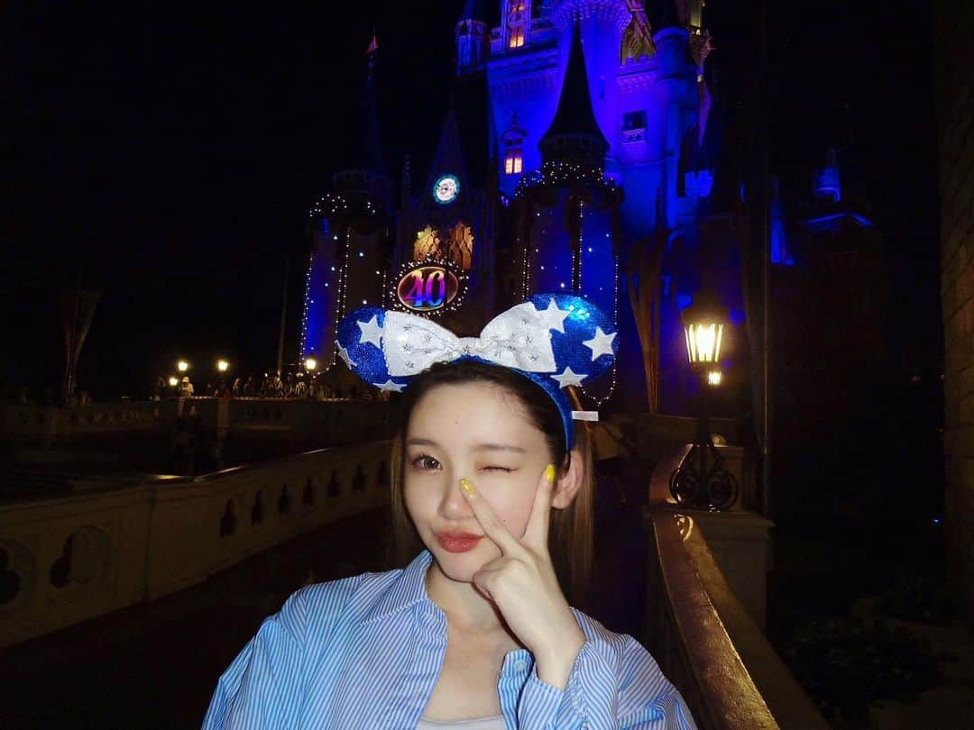 久保玲奈さんのインスタグラム写真 - (久保玲奈Instagram)「🐭🌊🏰 2日連続でシーとランド楽しんできました!☆  ガチャガチャで大本命のチャンドゥGET‪‪👍🏻 ̖́-‬ っていうTMIでした🐯🍌  @titanail.official #チタネイル #TITANAIL」7月9日 20時30分 - reina_kubo_official