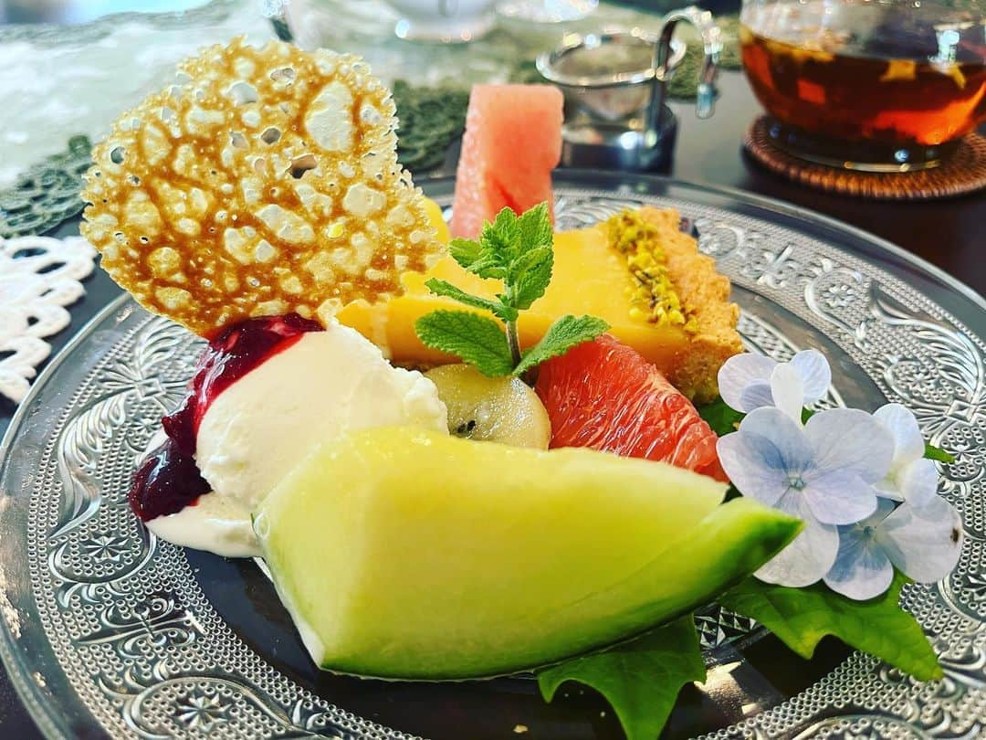 金子三勇士さんのインスタグラム写真 - (金子三勇士Instagram)「Visiting Tea Grace Cafe  in Kimino Town, Wakayama. #和歌山県 #紀美野町 #カフェ #ティーグレイス  #公開収録 #ピアニスト #金子三勇士 #ティータイム #KiminoTown #Wakayama #Japan #TeaGraceCafe #Cafe #pianist #MiyujiKaneko #ontour」7月9日 20時31分 - miyujikaneko_official