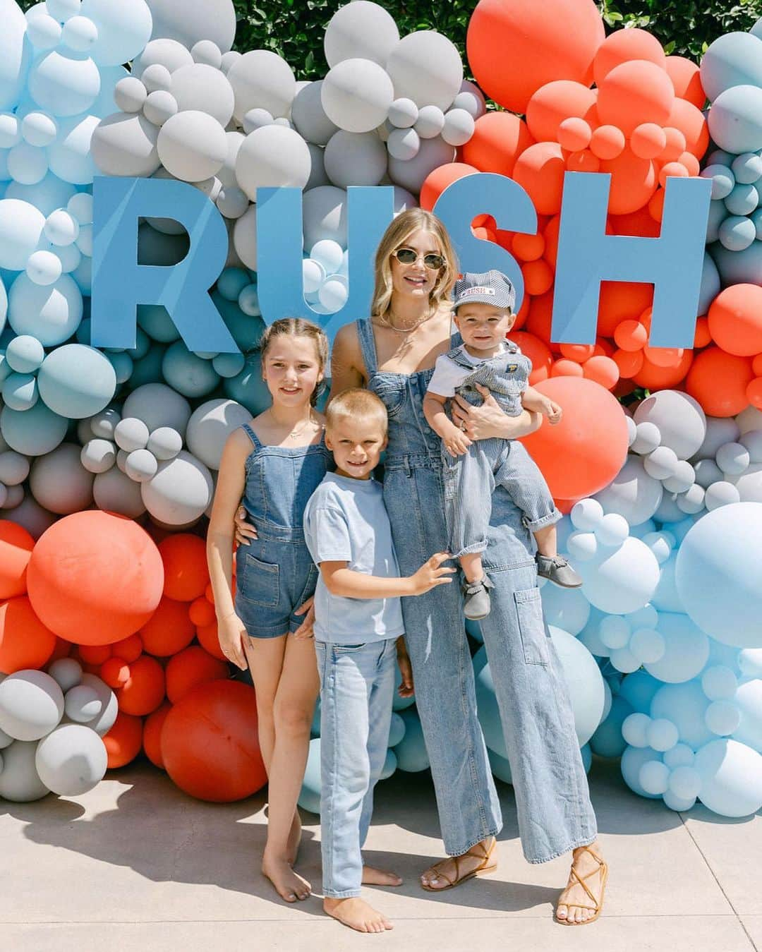 トリ・プラバーさんのインスタグラム写真 - (トリ・プラバーInstagram)「We had the best time celebrating our baby boy turning 1 last weekend! Thank you to everyone who came to celebrate and make it so special!  @balloonandpaper  @vanessatierneyphoto  @dipd_n_dripd  @macandivy  @gourmeletas  @sweetesbakeshop  @thecappuccinoman  @sendintheclownsla」7月10日 1時59分 - toripraver