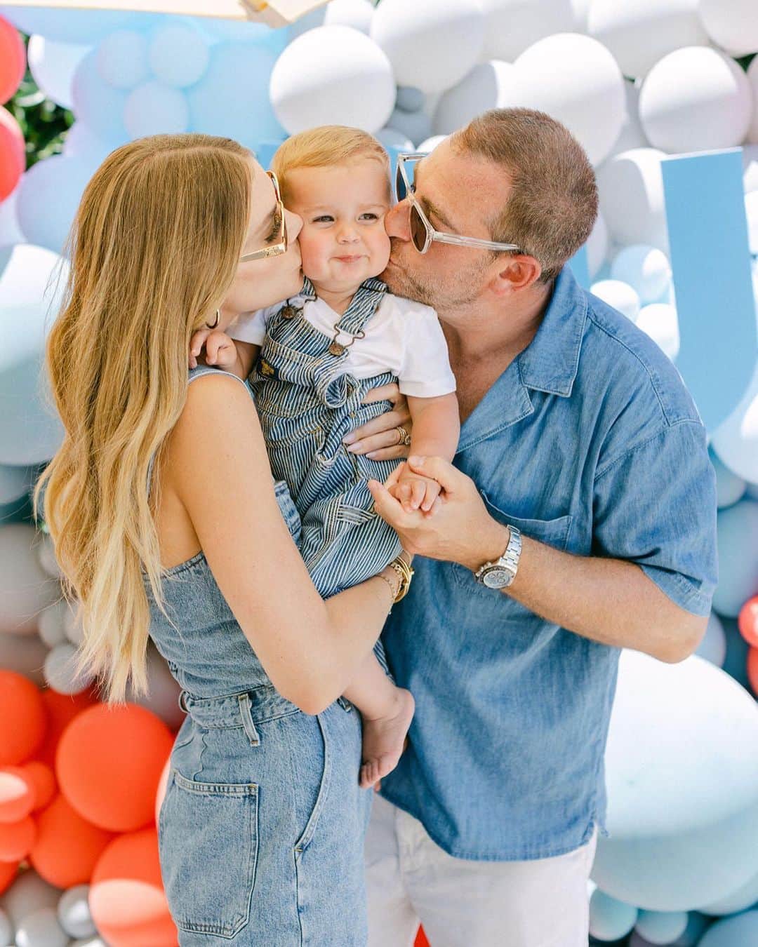 トリ・プラバーのインスタグラム：「We had the best time celebrating our baby boy turning 1 last weekend! Thank you to everyone who came to celebrate and make it so special!  @balloonandpaper  @vanessatierneyphoto  @dipd_n_dripd  @macandivy  @gourmeletas  @sweetesbakeshop  @thecappuccinoman  @sendintheclownsla」