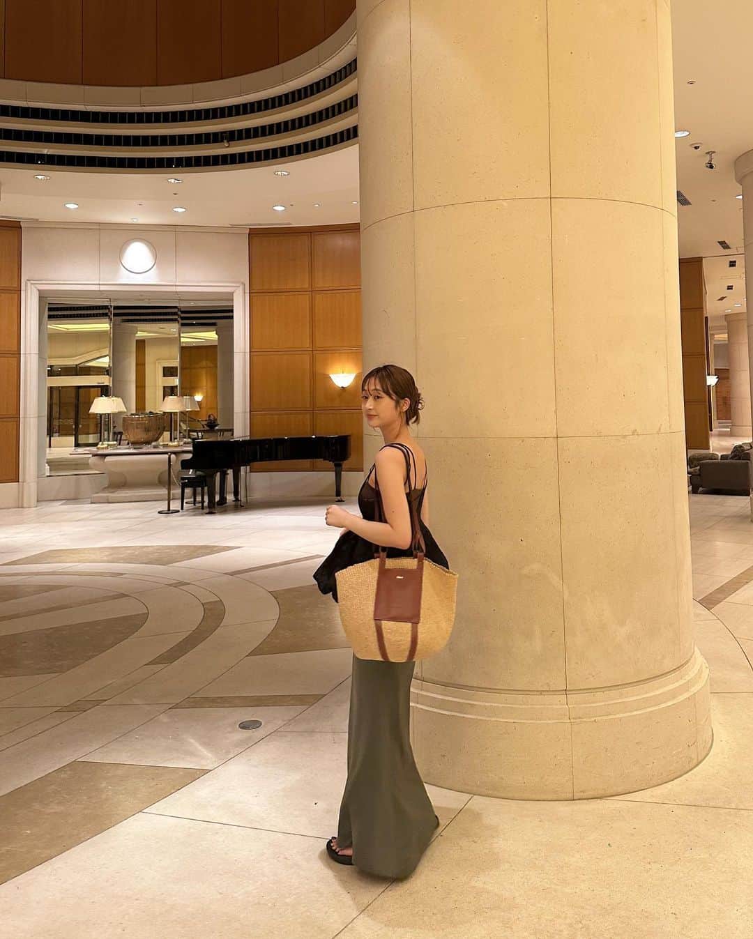 涼佳さんのインスタグラム写真 - (涼佳Instagram)「today🫶🏻  🏷️ tops  @cavezarosso  skirts  @_few_official  bag  @chloe  sandals  @oofos.jp」7月9日 20時41分 - _ryoka_870
