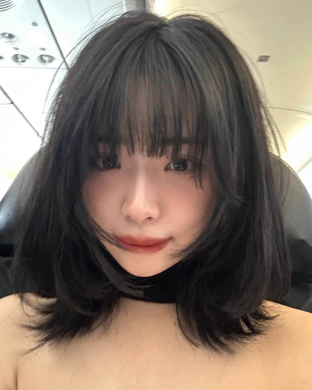 麻生果恩のインスタグラム：「髪の毛イメチェンしました🖤🤍」