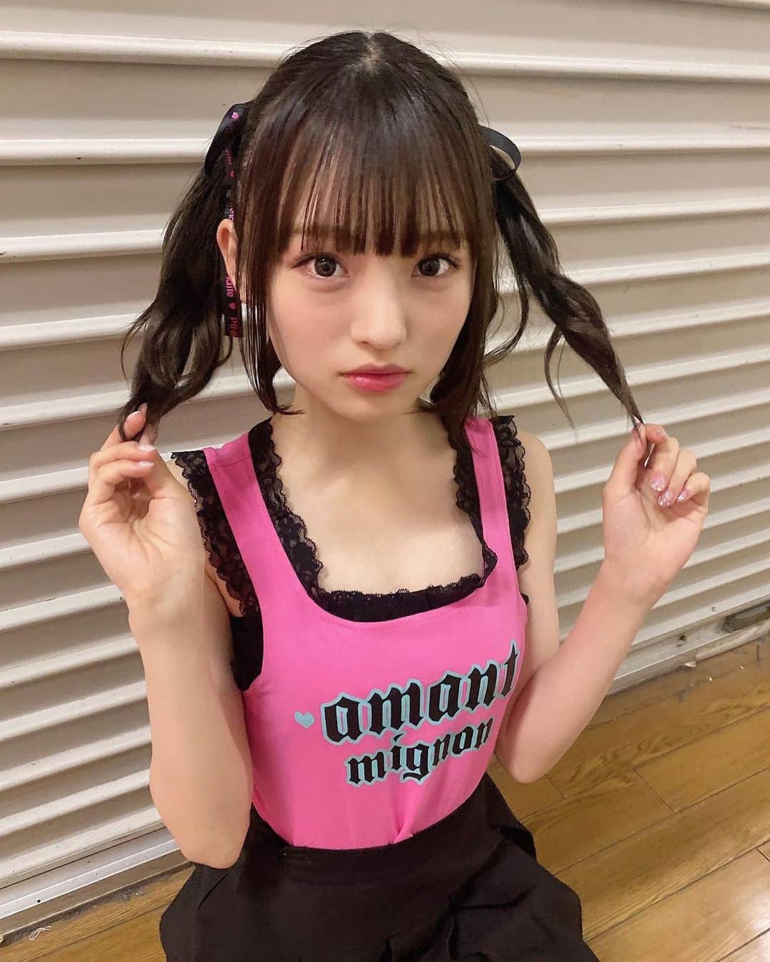 のインスタグラム：「合法ロリでもいい？🍭 ⠀ ⠀  pinklatteは小学生ブランドです（笑）  #彼女の私服がかわいい #低身長コーデ #sサイズコーデ #sサイズ女子 #女児 #pinklatte #ピンクラテ #夢展望 #平成 #ツインテール」