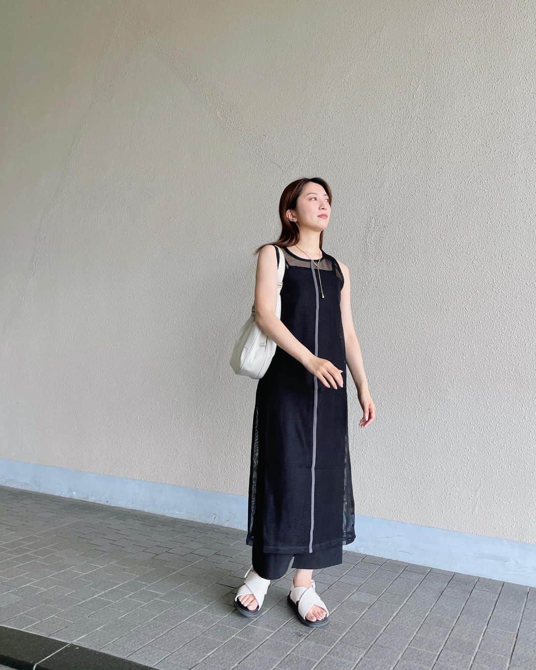 瀬口かなのインスタグラム：「Babの黒ワンピ🖤 ⁡ 7/24までAMU EST博多にポップアップストアを開催してて早速行ってきた〜☺️ ⁡ 夏はサラッと着て決まるワンピースに頼りがち。 メッシュワンピとキャミワンピ別々にコーデ組めるから一枚はあると良いよね✌️ ⁡ ⁡ #雨の日コーデ #bab #メッシュワンピース #メッシュトップス #キャミワンピ #ワンピースコーデ #ワンピース #黒ワンピース #大人カジュアル #カジュアルコーデ #outfit #ootd #シンプルコーデ」