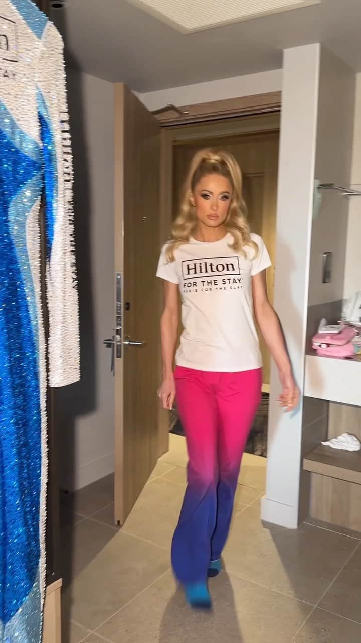 パリス・ヒルトンのインスタグラム：「Sliving for @F1!🥰🏎️ #F1 #Formula1 #Silverstone #BGP 🇬🇧」