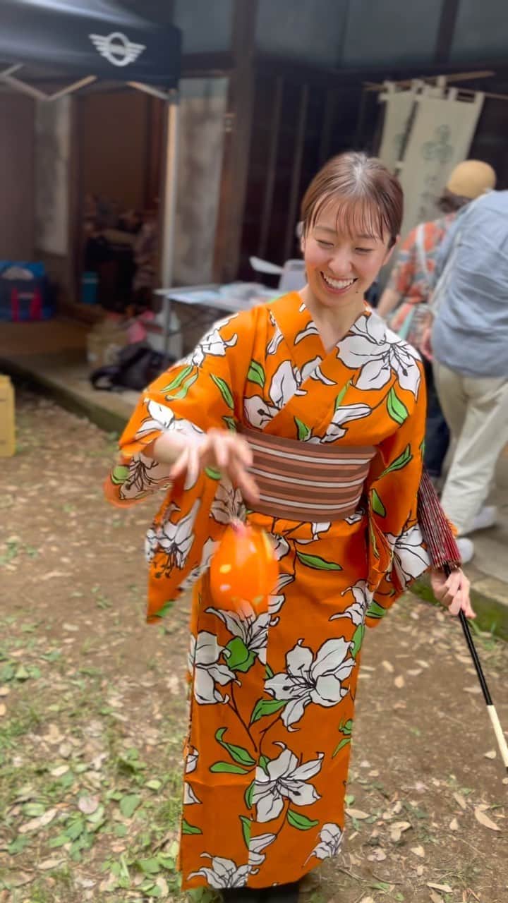山田友美のインスタグラム：「15年以上ぶりの水風船楽しすぎ☀️ #夏#浴衣#お祭り#水風船」