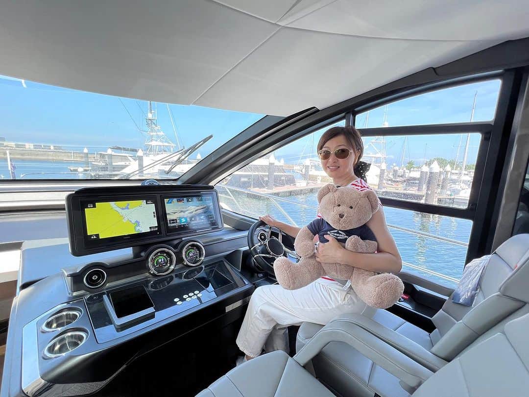 吉田由美のインスタグラム：「「サンシーカー 65スポーツヨット」  https://youtu.be/j30hcIHj_cc  #サンシーカー  #sunseeker  #sunseeker65sportyacht  #吉田由美ちゃんねる　#吉田由美　#yumiyoshida」