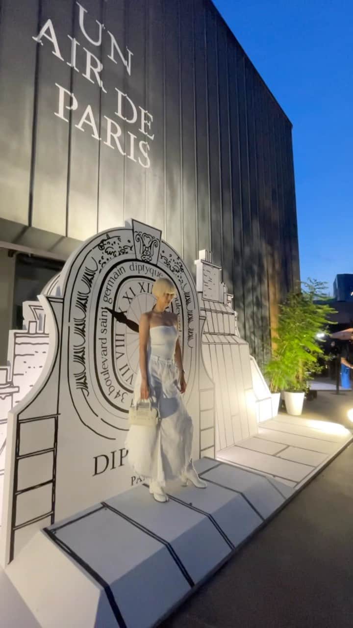 シェンのインスタグラム：「@diptyque Un air de Paris🇫🇷💐  #diptyque #diptyqueunairdeparis #パリの空気」