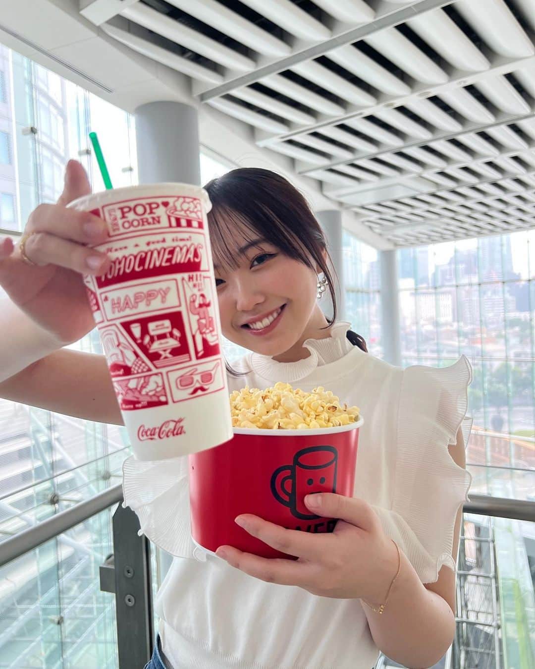 渡邊美華のインスタグラム：「映画館でポップコーン食べるの好き〜🥨」