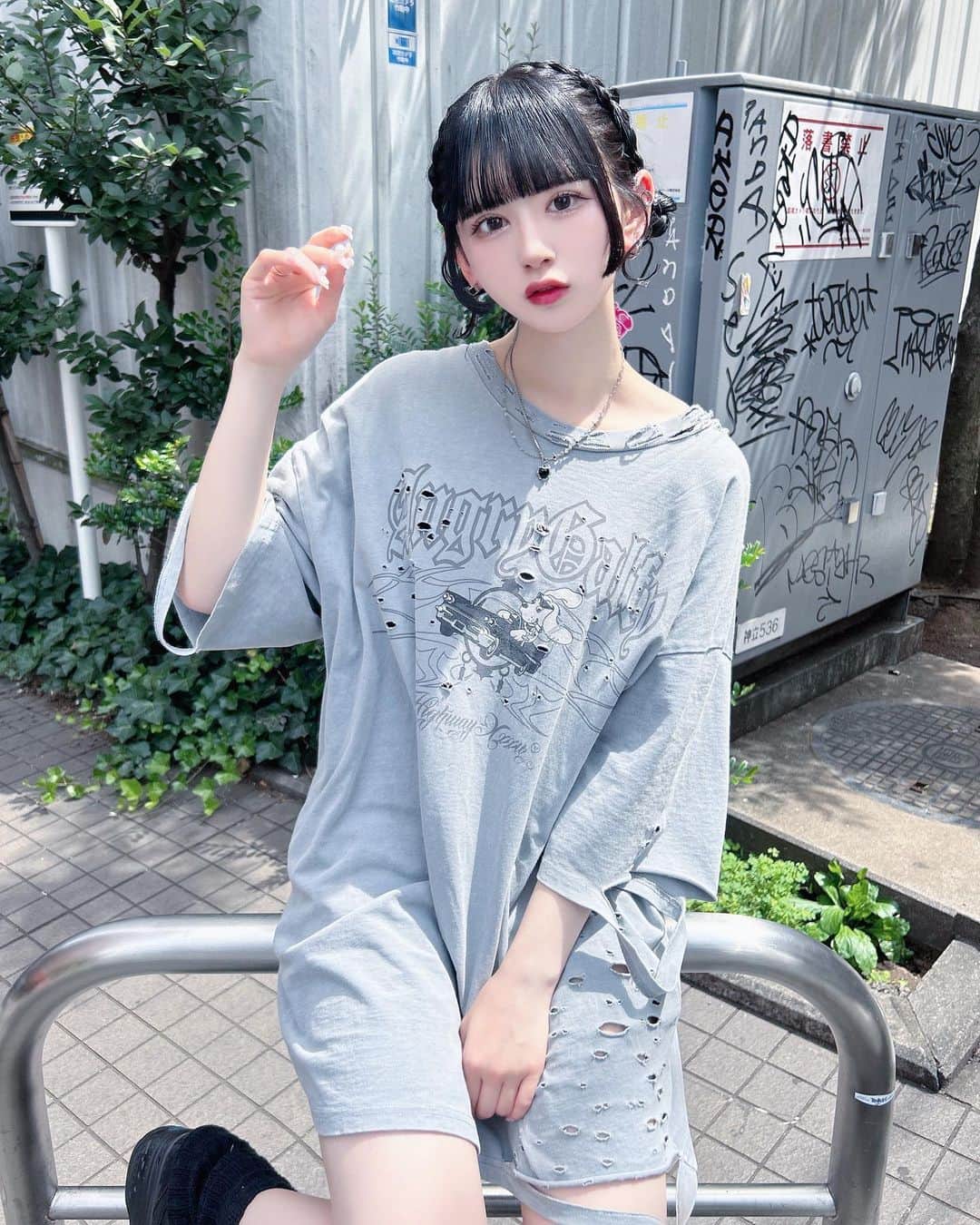 狐波ろんのインスタグラム：「昨日かわいーーてたくさんいわれたこの服、めーーちゃ前に買ったやつだけどガルフィーさんとXUさんのコラボのだよーーかわいーよねー^ ̳- ‧̫ • ̳^☆」