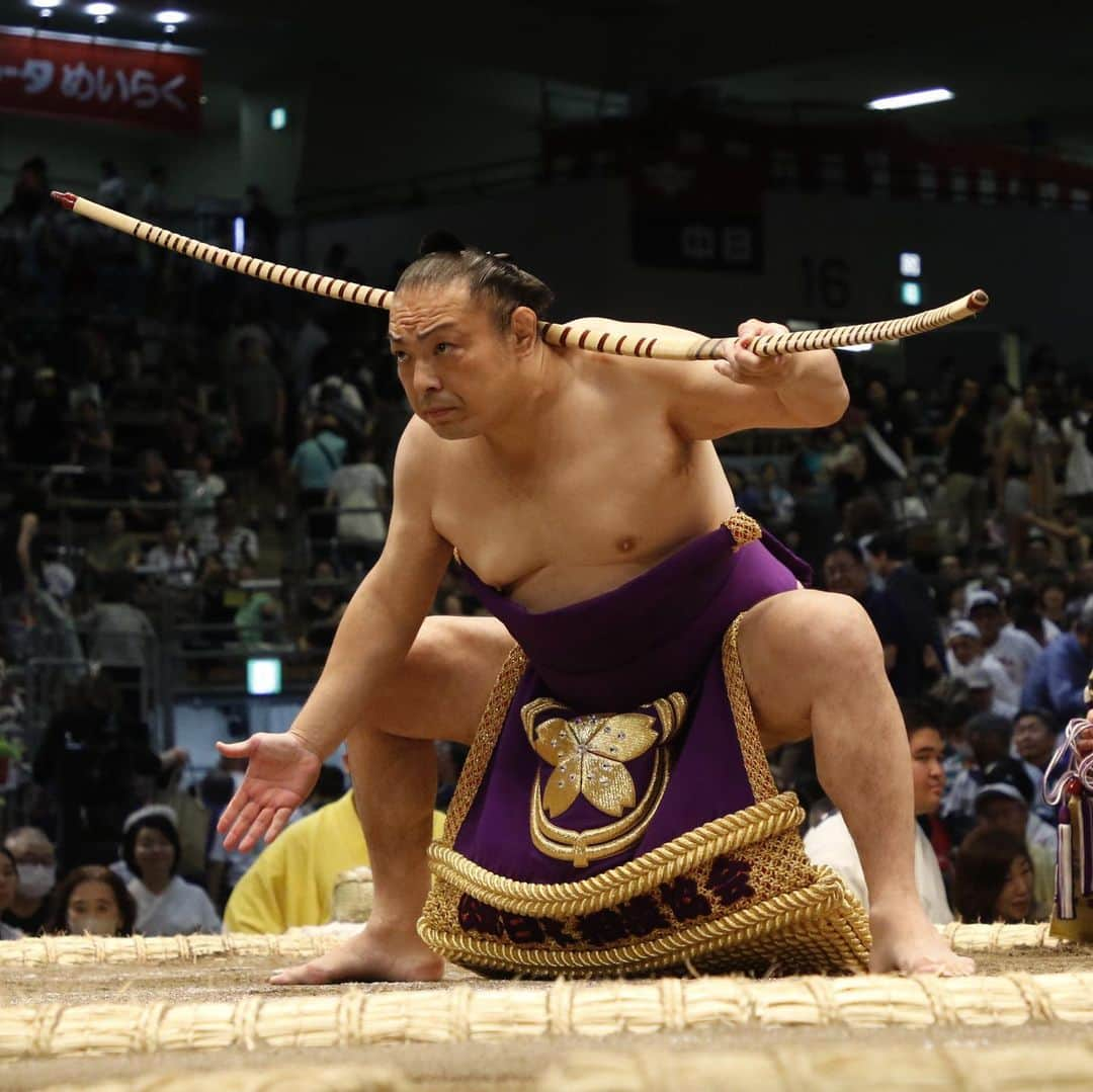 日本相撲協会さんのインスタグラム写真 - (日本相撲協会Instagram)「大相撲名古屋場所初日！  五月場所幕内優勝の横綱 #照ノ富士  大関昇進に挑む#豊昇龍 #大栄翔 #若元春 の3関脇 新入幕の#豪ノ山 #湘南乃海 #伯桜鵬  新十両は#獅司 #輝鵬 #勇磨   今場所も15日間にわたる熱い戦いから目が離せません！  @sumokyokai  #大相撲 #sumo #相撲 #力士 #お相撲さん #japanphoto #sumowrestlers #japanculture  #七月場所 #名古屋場所 #ドルフィンズアリーナ #愛知県体育館 #満員御礼」7月9日 20時54分 - sumokyokai