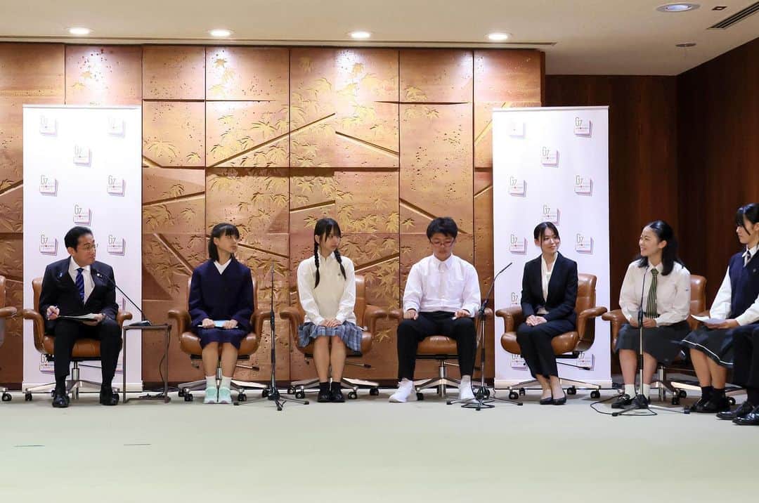 岸田文雄さんのインスタグラム写真 - (岸田文雄Instagram)「G7広島サミットの次世代参加者の皆様と懇談を行いました。今回の経験が皆さんの今後の将来に向けての糧となることは誇りであり、大きな喜びです。  #g7 #サミット #広島 #hiroshima  #次世代へ」7月9日 21時08分 - fumio_kishida